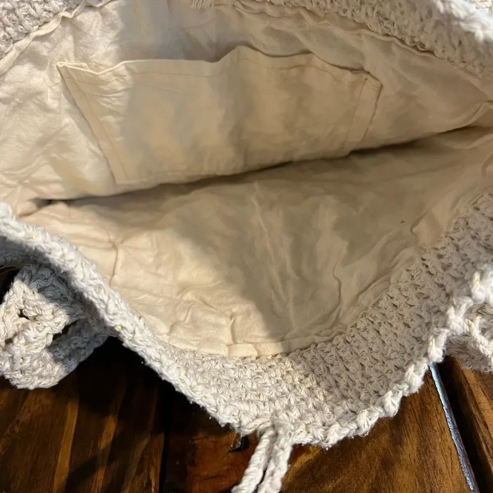 Gorgeous unbranded knit‎ weave boho purse in cream and gold metallic yarn
